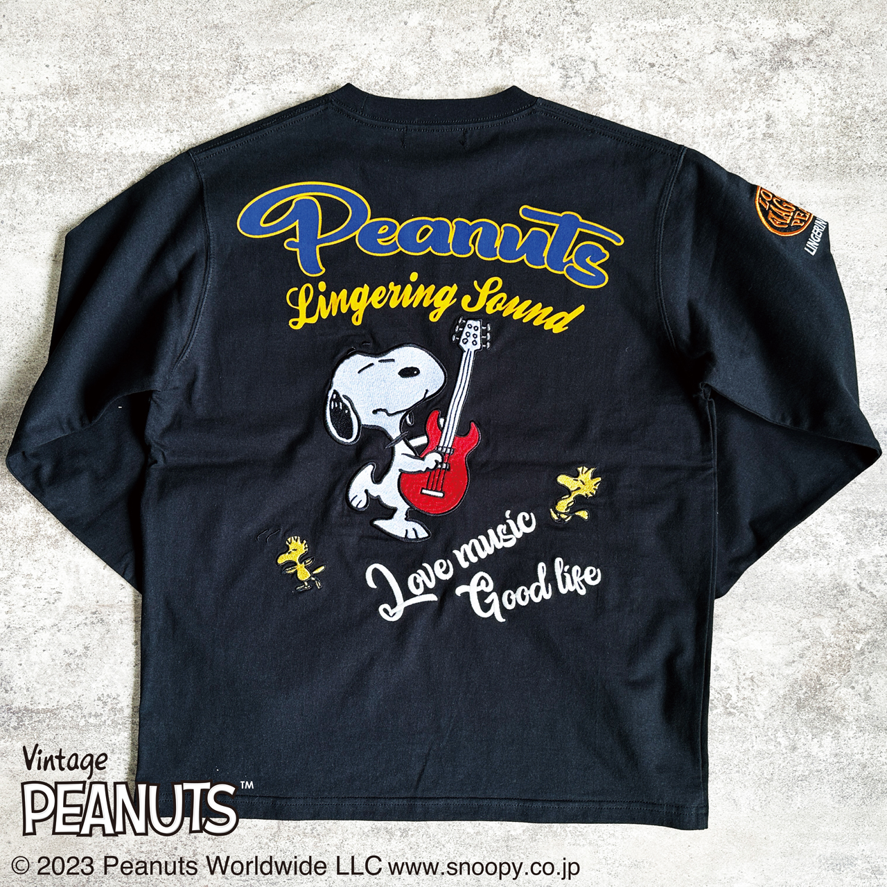 スヌーピー SNOOPY Tシャツ 長袖 クルーネック ギター peanuts バックプリント 刺繍(ブラック黒) 433046